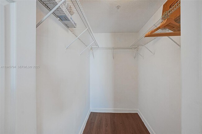 Building Photo - 170 SE 14th St