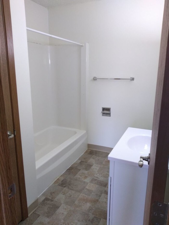 Building Photo - 640 S 4th St