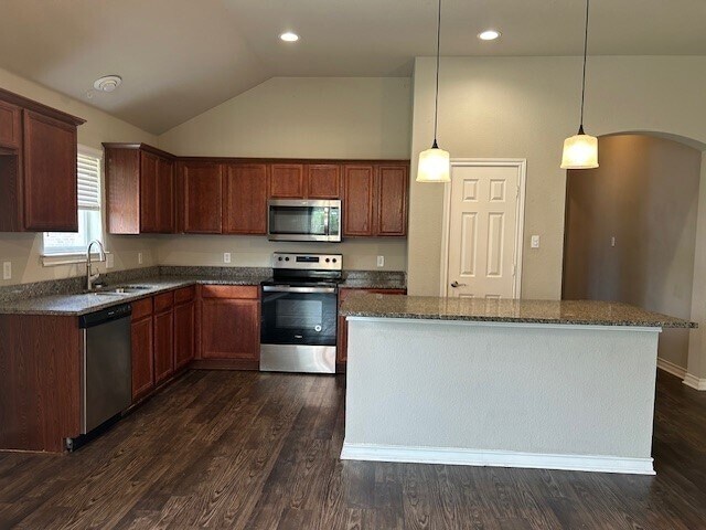 Building Photo - 1136 Edgewater Dr
