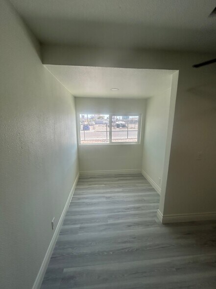 Building Photo - 210 W Monroe Ave