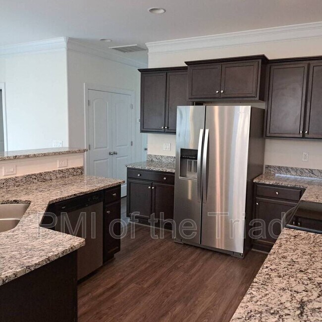 Building Photo - 811 Silver Leaf Dr