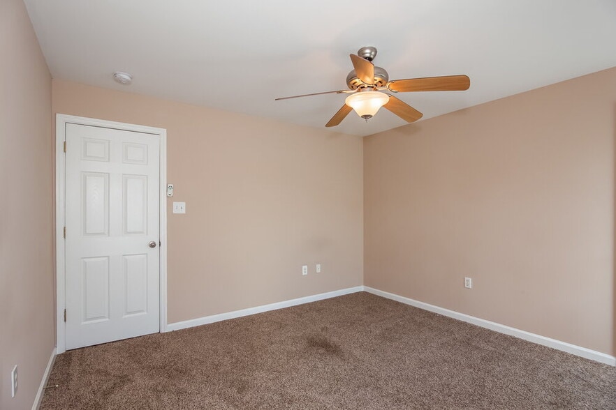 Building Photo - 906 Houston Heights Rd
