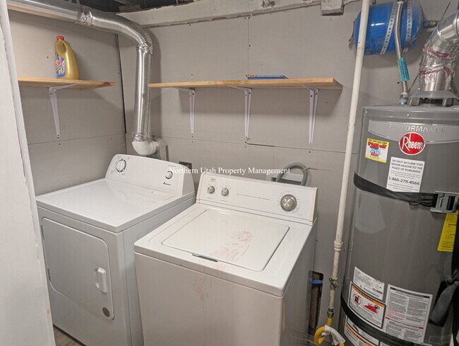 Building Photo - 3 bed 2 bath home