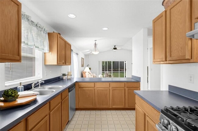 Building Photo - 408 Lake Suzanne Dr
