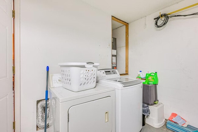 Building Photo - 10444 Copperwood Dr