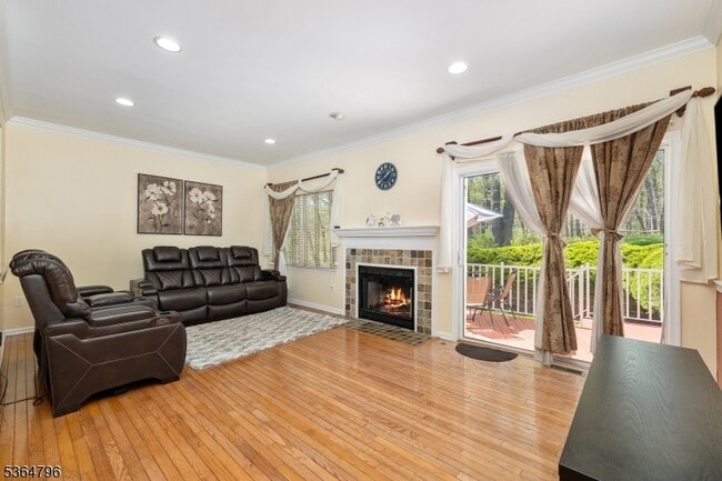 Building Photo - 28 Pinfold Ct