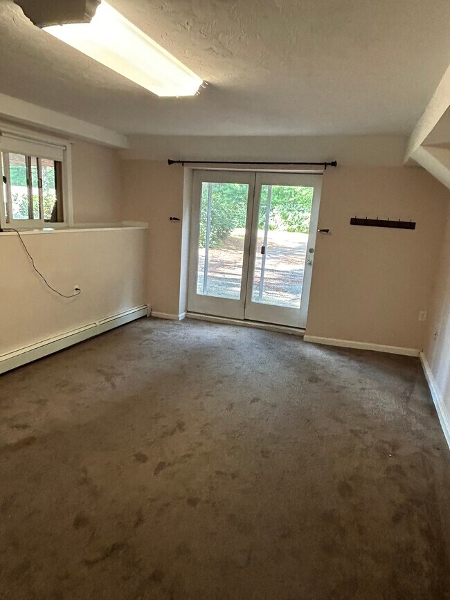 Building Photo - 165 Colby Dr