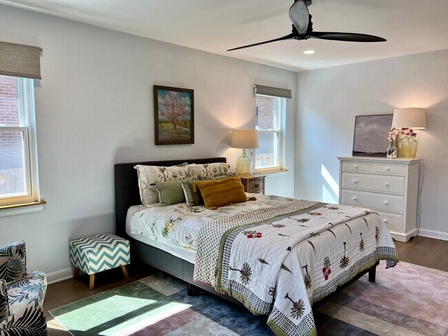 Building Photo - 940 N Oak Park Ave