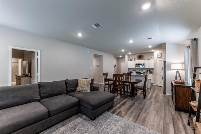 Building Photo - 306 Pecos Dr