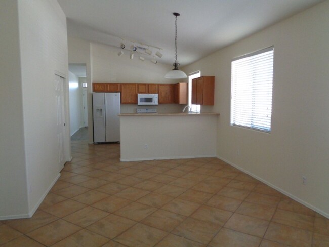 Building Photo - Spacious 4 bedroom house in Peoria- open f...