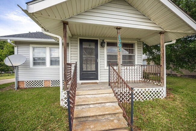 Building Photo - Cute 2 Bed 1 Bath in Pascagoula