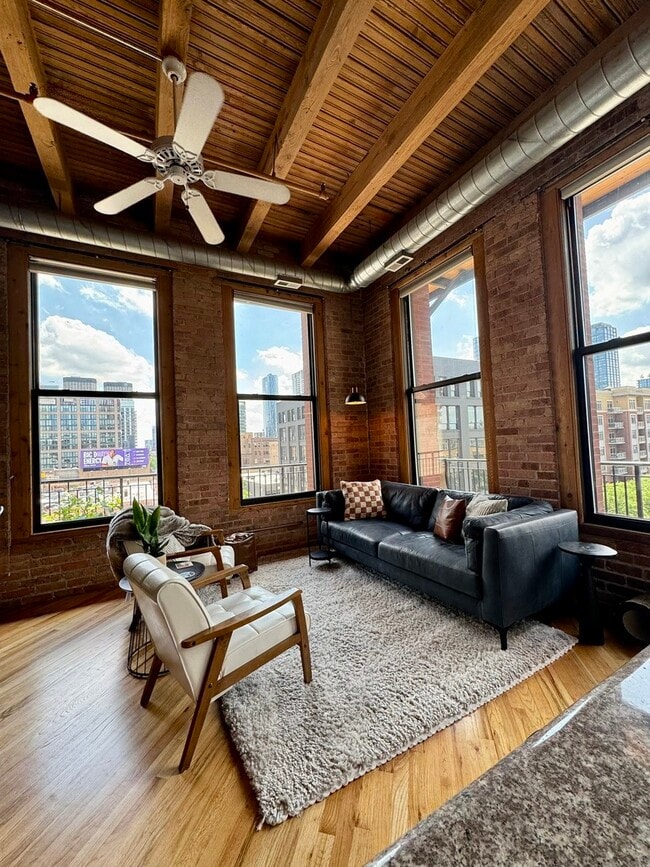 Building Photo - 616 W Fulton St