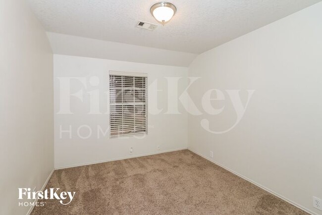 Building Photo - 18922 Sandelford Dr