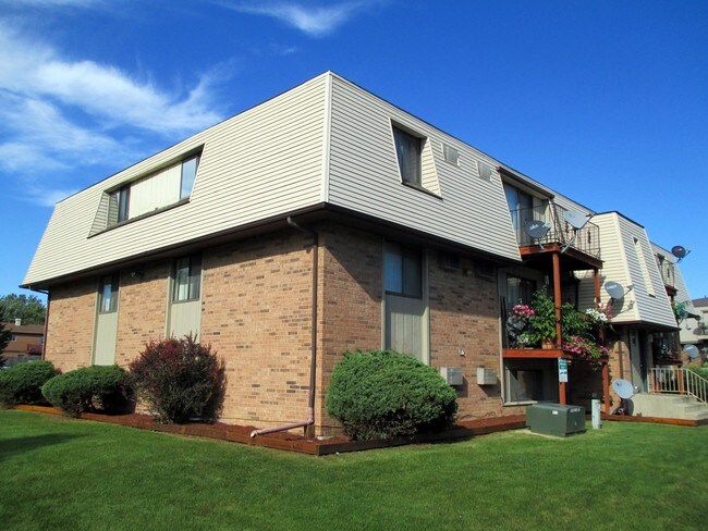 Building Photo - 518 E Bellarmine Dr