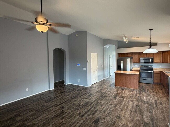 Building Photo - 135 W Holstein Trail