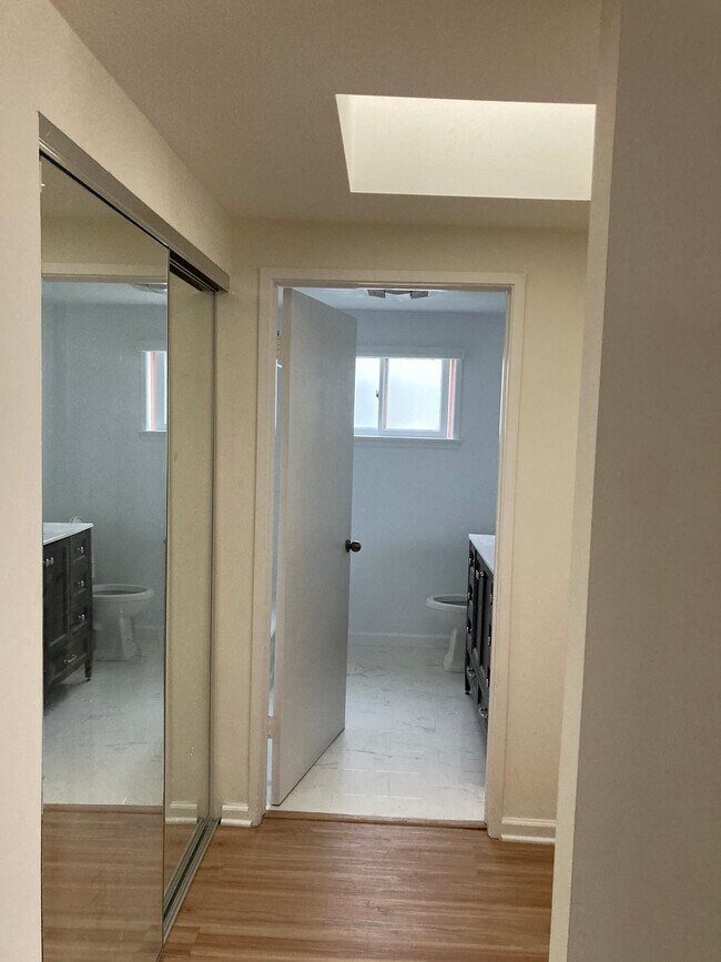 Building Photo - 905 California Ave