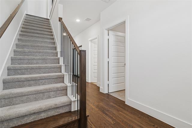 Building Photo - 714 Resort Dr