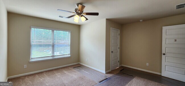 Building Photo - 525 Twelve Oaks Dr