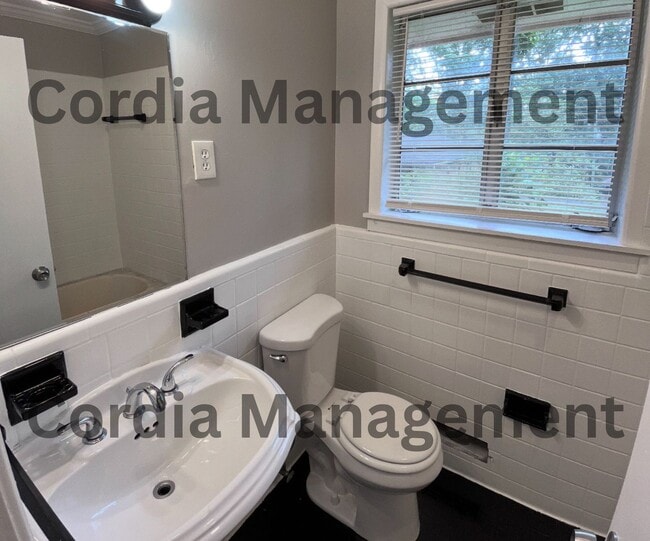 Building Photo - 2 Bedroom For Rent in Decatur - Gorgeous H...