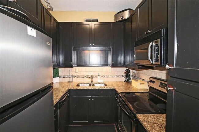 Building Photo - 3060 Pharr Ct N Northwest