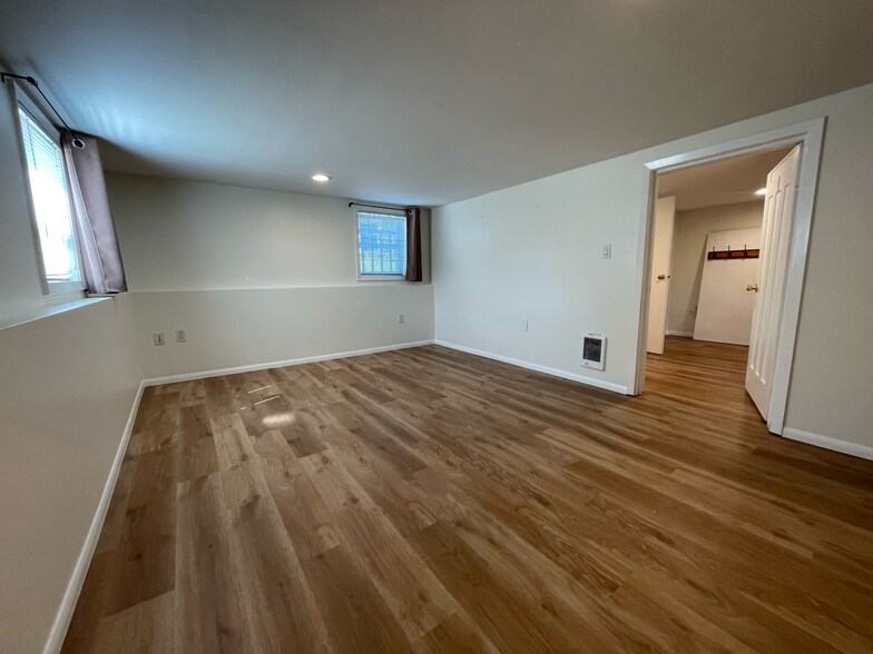 Building Photo - 6608 Linden Ave N
