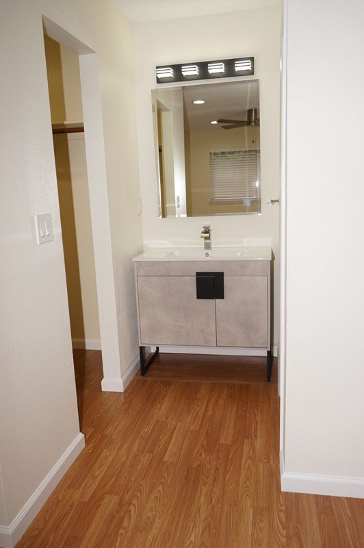 Building Photo - 547 Tawny Dr