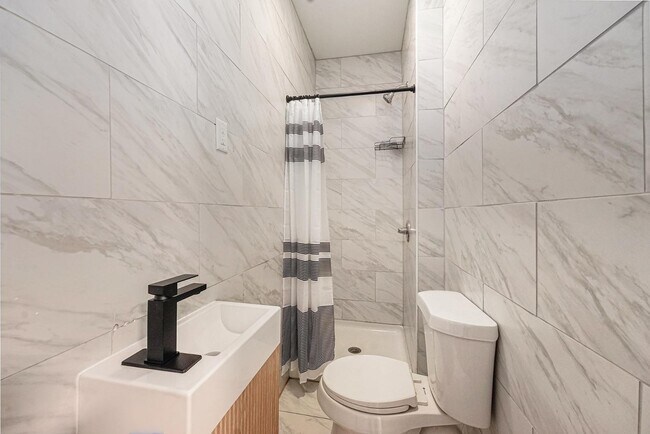 Building Photo - 572 Madison Ave SE