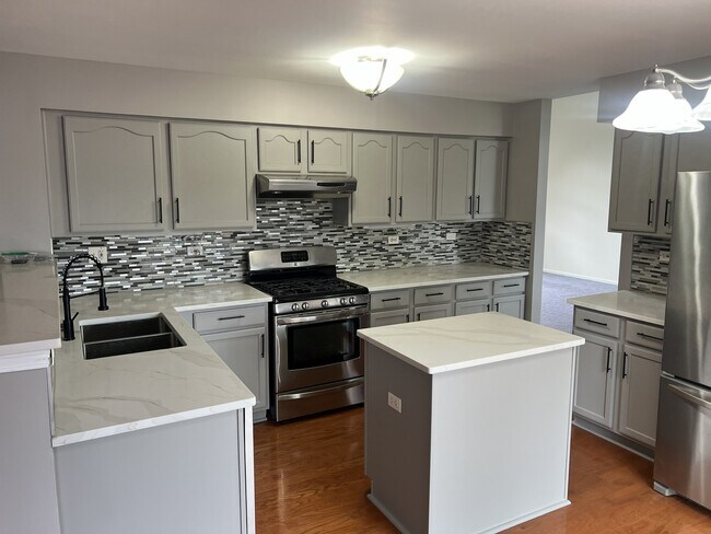 Building Photo - 437 S Orchard Dr