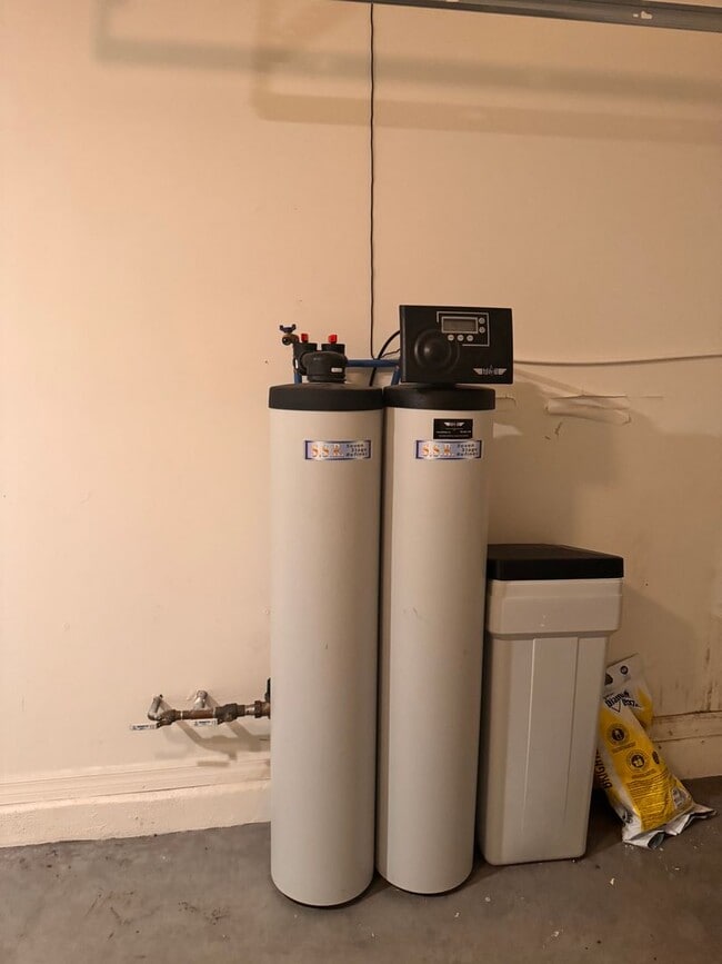 Building Photo - 3 Bed and 2.5 Bathrooms Home for Rent