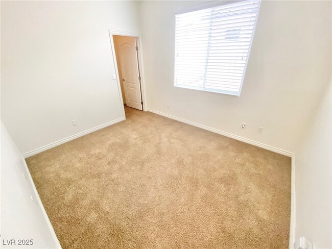 Building Photo - 2840 Dunnottar Ave
