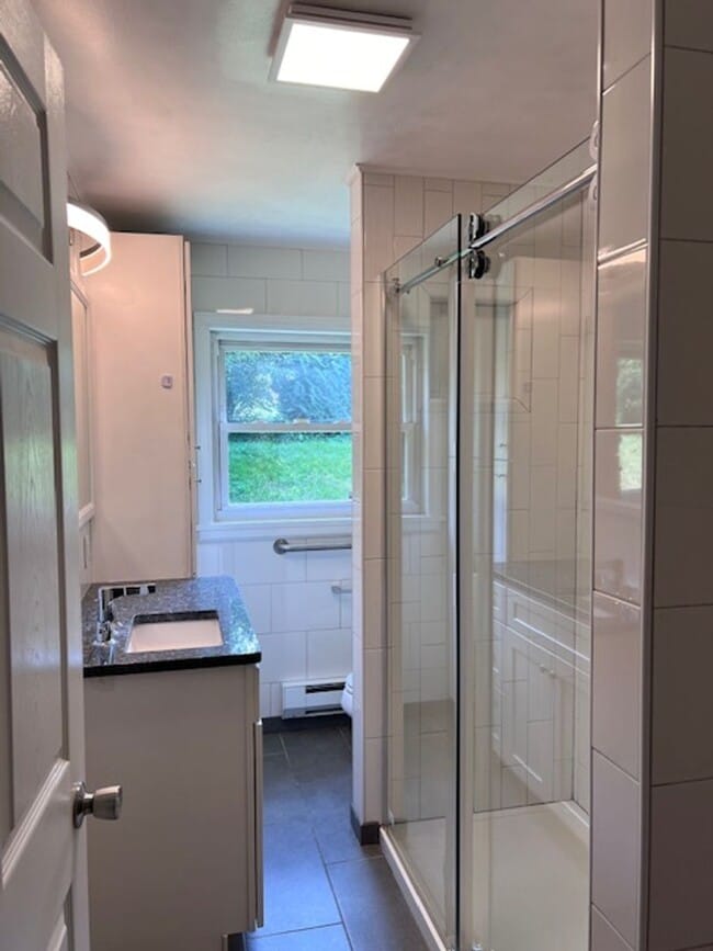 Building Photo - Large 4 bedroom, 2 1/2 bath home for rent in Ravena, NY on Rt 9W