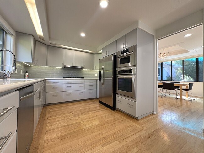 Building Photo - Eichler-Style Gem in Desirable Triple El N...