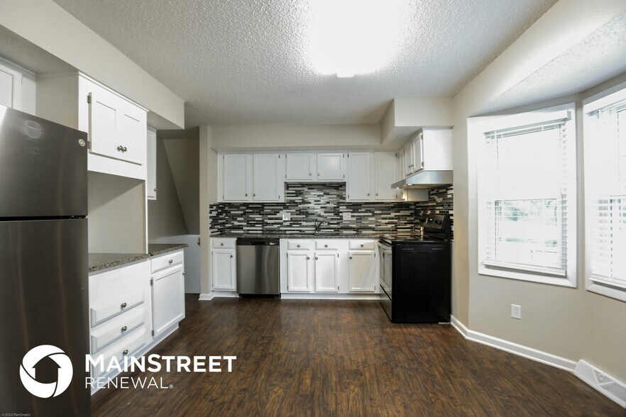 Building Photo - 6805 E 140th Pl