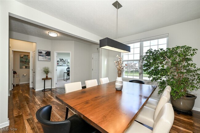 Building Photo - 4816 Lake View Dr