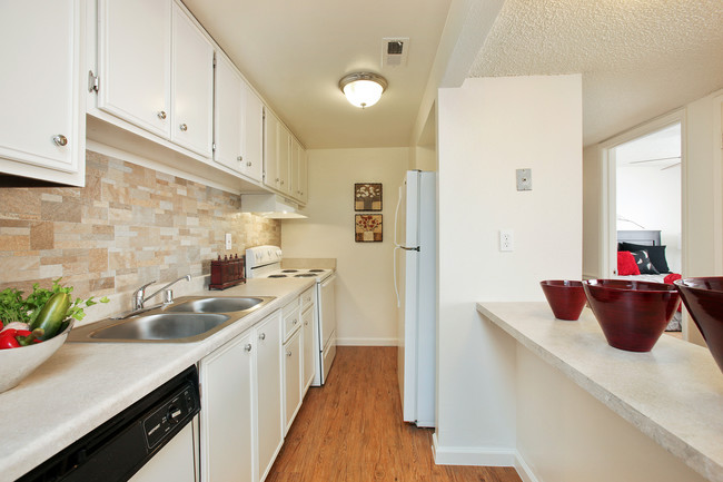 VivLeo Apartments - Sacramento, CA | Apartment Finder