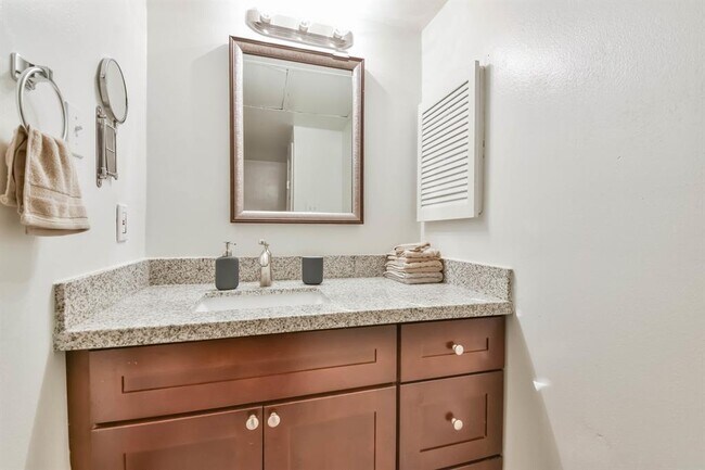 Building Photo - 1811 Stoney Brook Dr