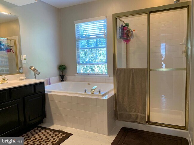 Building Photo - 15112 Windy Hollow Cir