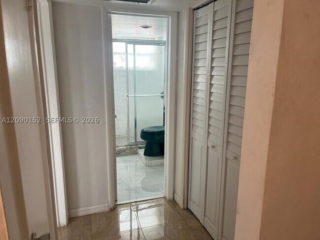 Building Photo - 1333 E Hallandale Beach Blvd