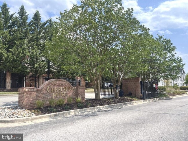 Building Photo - Beautiful 2 bedroom 2 baths condo in the gated community of Chestnut Point.