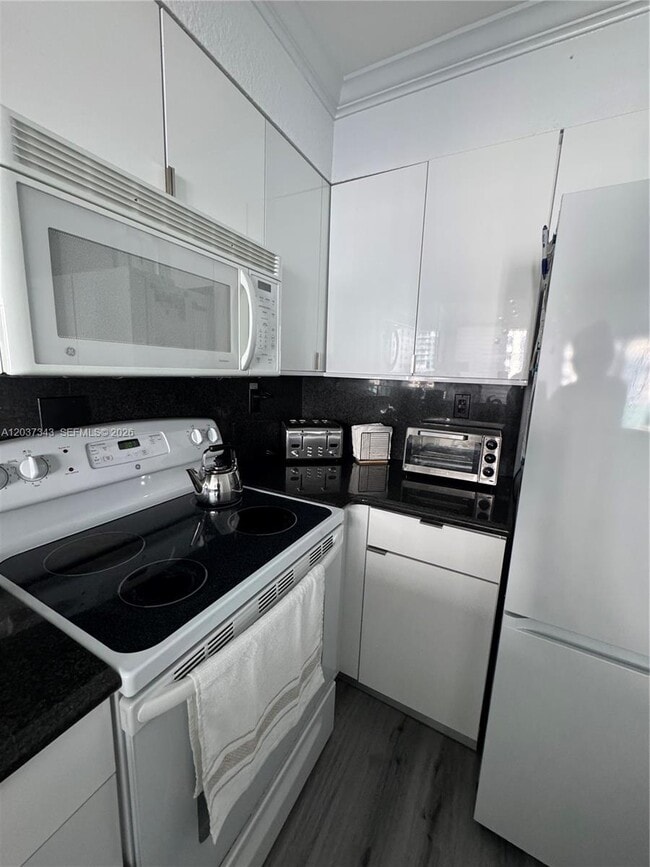 Building Photo - 2501 S Ocean Dr