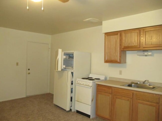 Building Photo - 4085 Old Rte 8