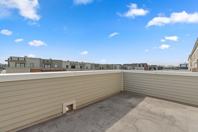 Building Photo - 3 Bed 4.5 Bath - Downtown Crown Townhouse ...