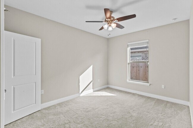 Building Photo - 949 Kenzie Ln