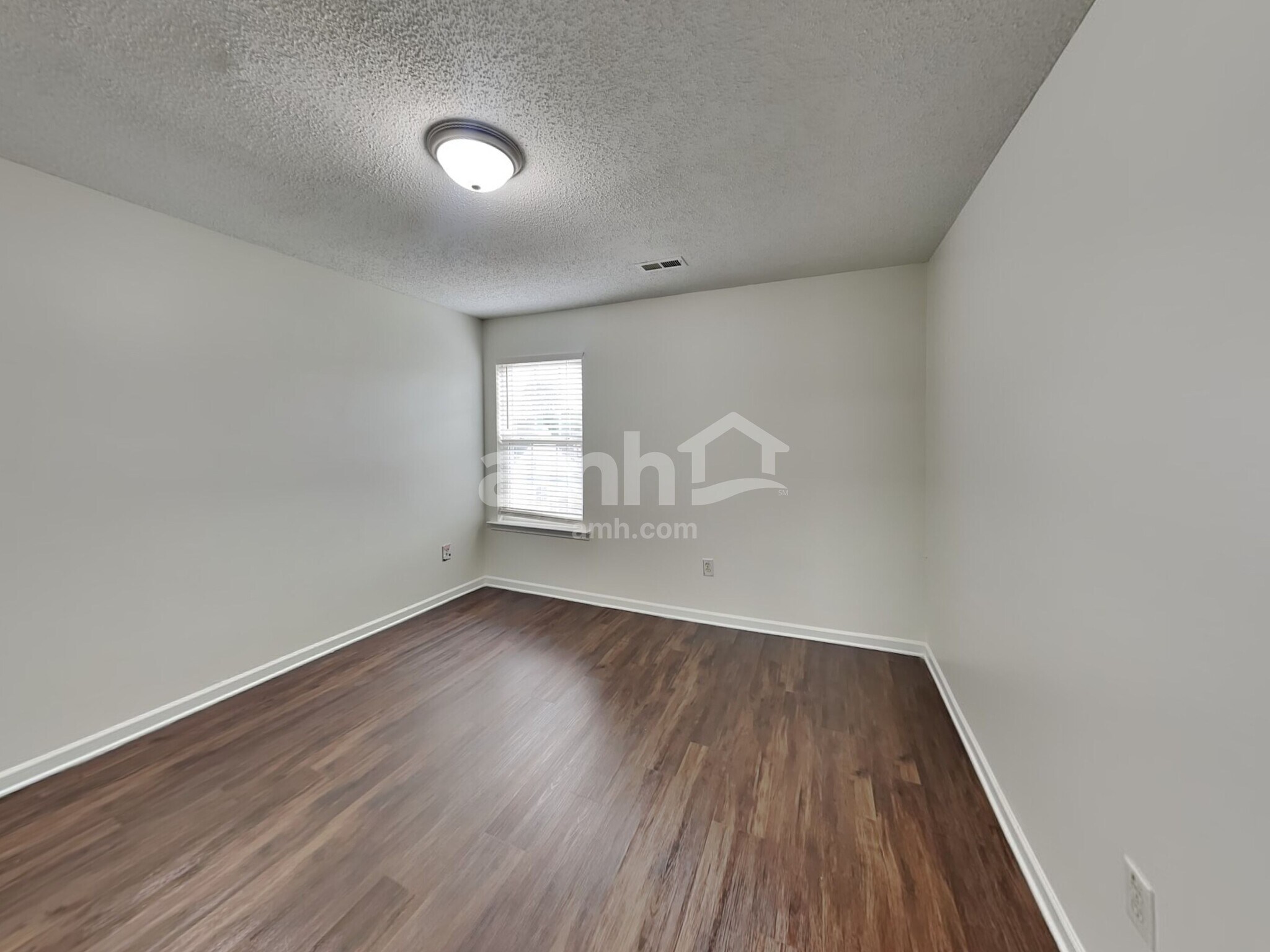 Building Photo - 8849 Laurel Run Dr