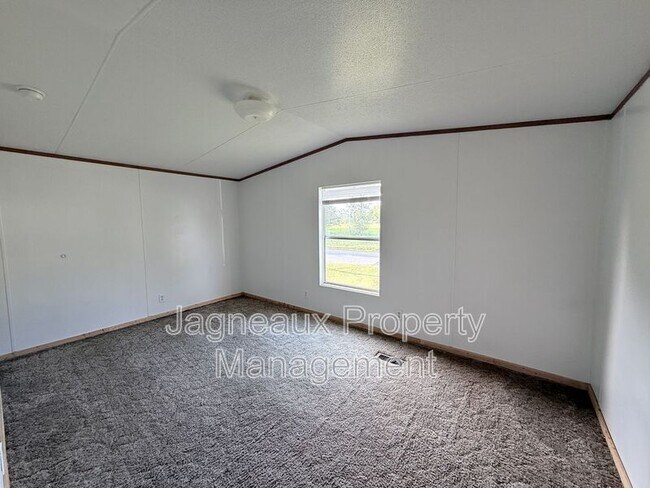 Building Photo - 1914 Center St