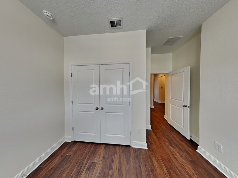 Building Photo - 1259 Sky Lks Dr