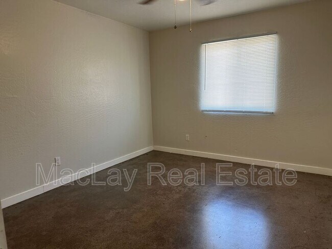 Building Photo - 2918 E Roeser Rd