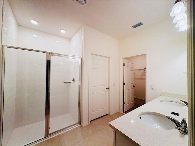 Building Photo - 1568 Sky Lks Dr