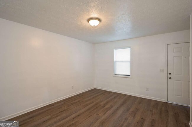 Building Photo - 414 Wall St