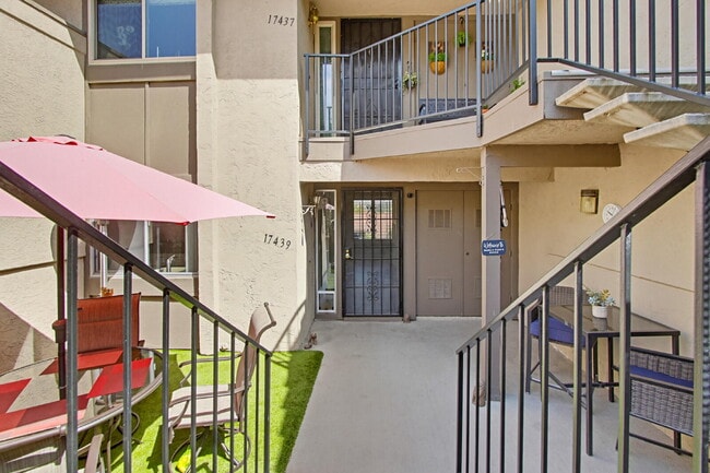 Building Photo - $3,200 - Charming 2-Bedroom + Optional 3rd Bedroom/Office Condo in Desirable Oaks North 55+ Commu...